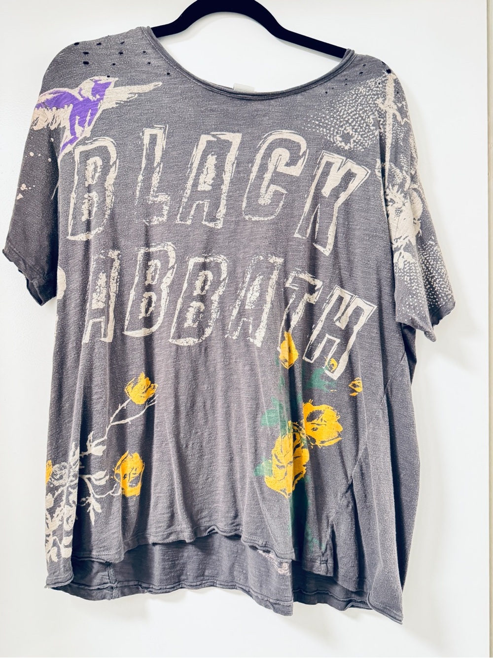 Magnolia Pearl Short Sleeve Graphic Tee in Gray with Yellow & Purple Accents